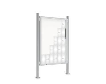 Schaukasten 2000 mit Quatro-Pfosten Farbe:Silber eloxiert|Abmessungen:30 A4 - B 1350 x 1710 mm - Klapptür|Pfosten:Pfosten-Set auf Bodenplatten - Ohne Titelleiste